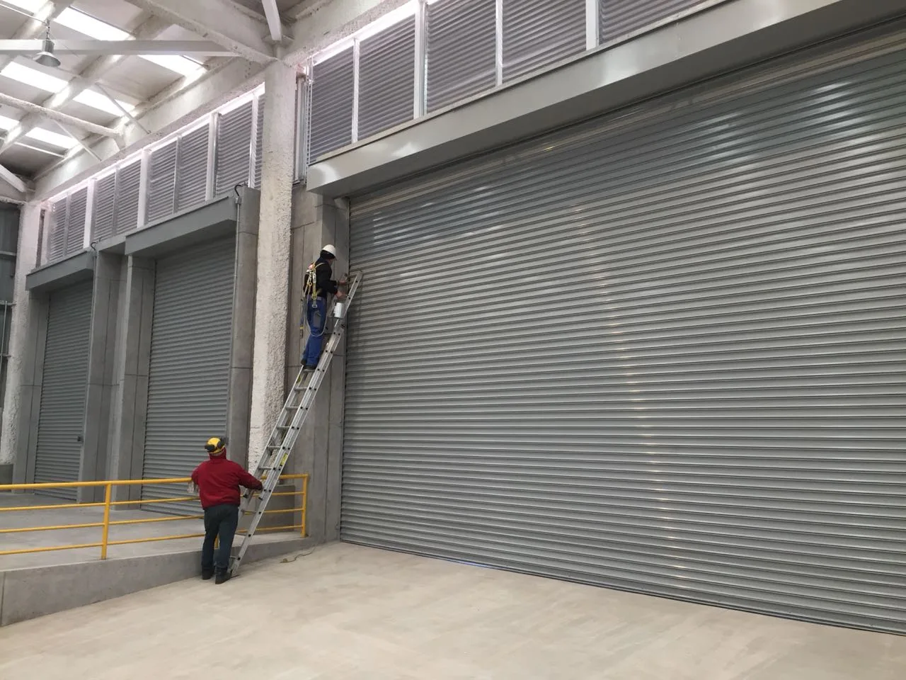 Cortinas metálicas Comercial Motorshop