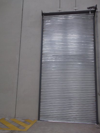cortinas metalicas automatizadas con motor lateral
